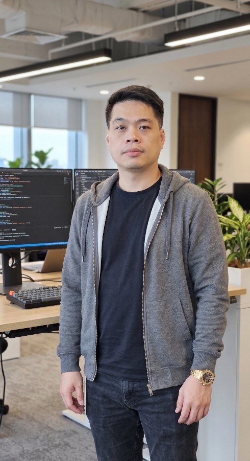Clive Llora - Vibe Coder & Systems Architect